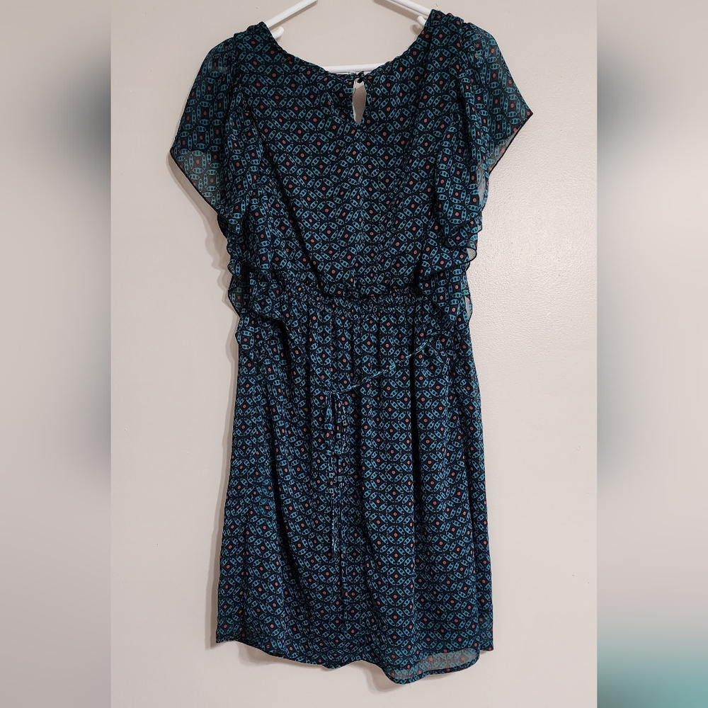 Large Dress - Picture 2 of 4